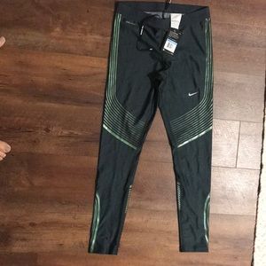 Nike lovers... new w/tags